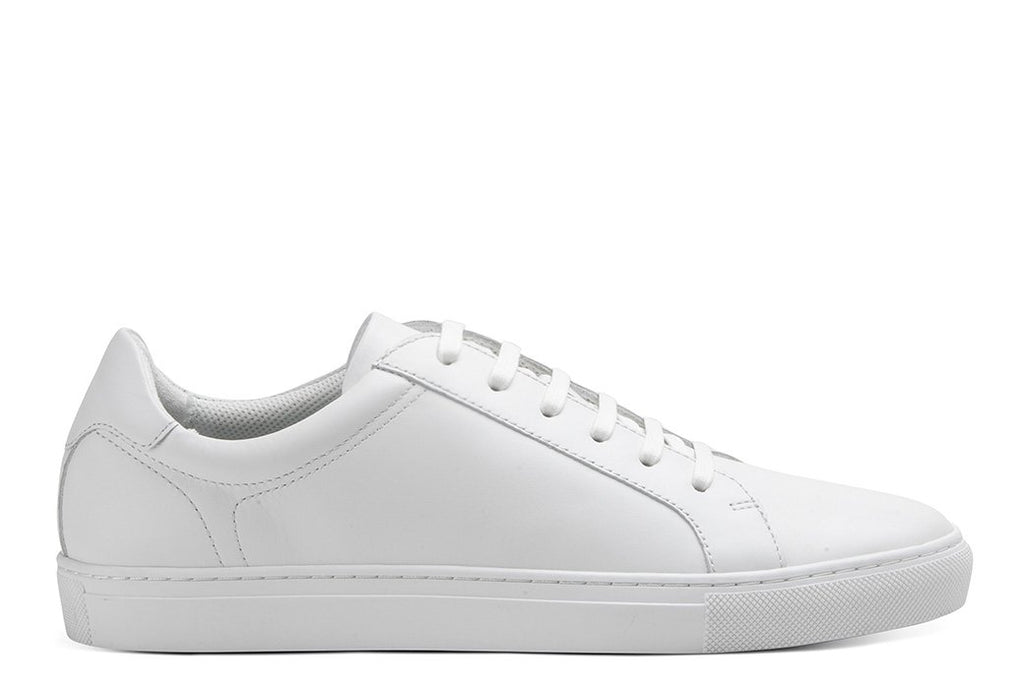 Five Easy Tips To Find The Right White Sneakers For Yourself | HerZindagi